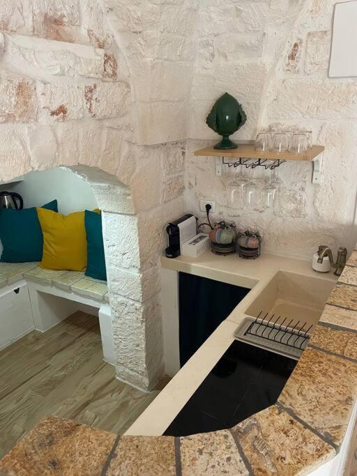 Petra Bianca Suite Остуни Екстериор снимка
